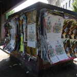 Fundstück: Plakathaufen unter dem U-Bahnviadukt