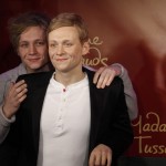 Matthias Schweighöfer weiht seine Wachsfigur bei Madame Tussauds in Berlin ein.