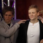 Matthias Schweighöfer weiht seine Wachsfigur bei Madame Tussauds in Berlin ein.