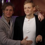 Matthias Schweighöfer weiht seine Wachsfigur bei Madame Tussauds in Berlin ein.