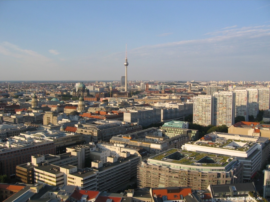 Fesselballon - Blick gen Osten mit dem Berliner Fernsehturm