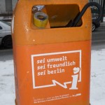 Berliner Mülleimer - mit Spruch "sei umwelt ..."