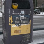 Berliner Mülleimer - mit Spruch "Wie geben Ihrer Kippe ..."