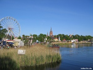 Werder/Havel - Blick zur Insel während der Baumblüte