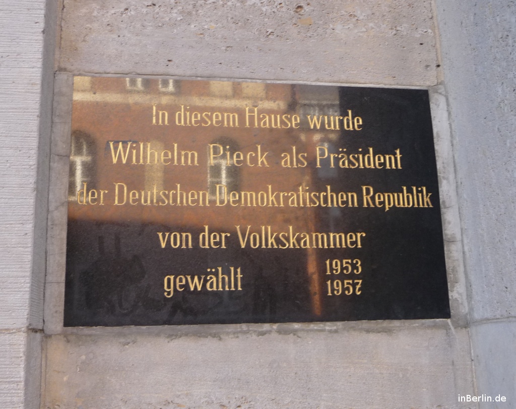 Tafel am Langenbeck-Virchow-Haus