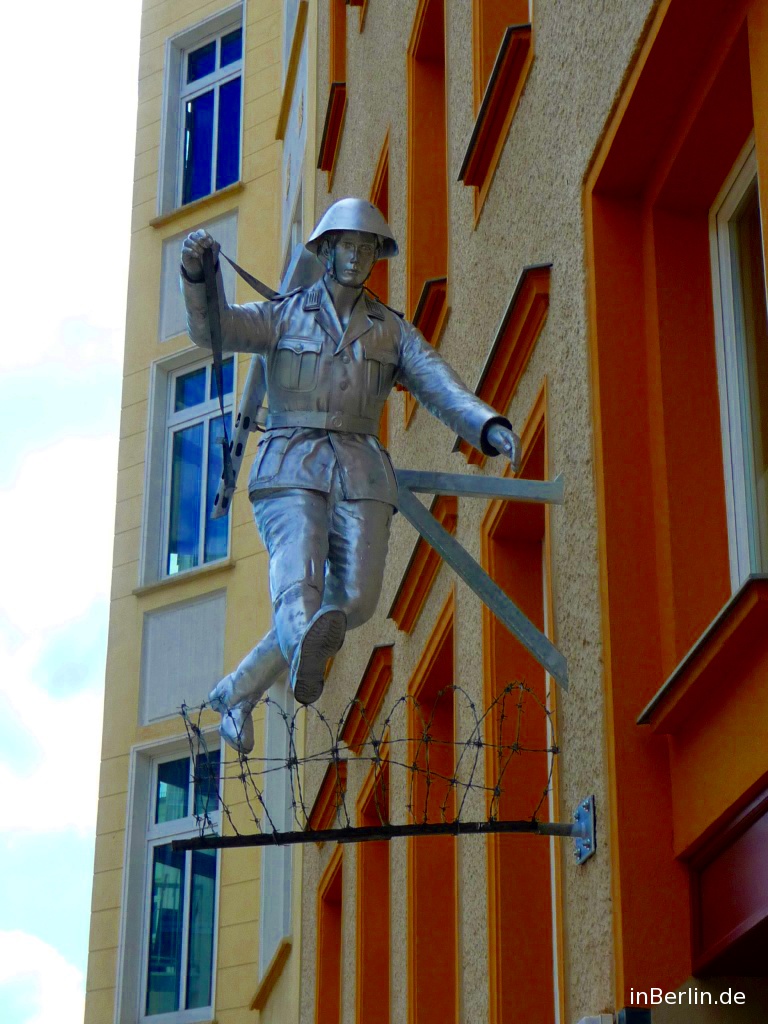 Gedenkstätte Berliner Mauer - Springender Soldat