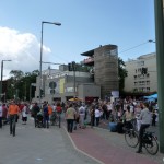 Gedenkstätte Berliner Mauer - Versammlung am Dokumentationszentrum