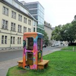 Telefon-Bücherhäuschen in Berlin-Mitte - Weitansicht