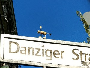 Street-Yogi in der Danziger Straße