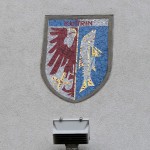 Wappen von Küstrin im Innenhof vom Rathaus Wilmersdorf