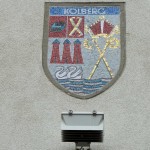 Wappen von Kolberg im Innenhof vom Rathaus Wilmersdorf
