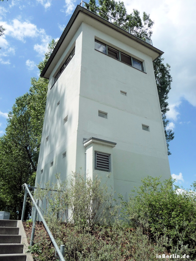 DDR-Wachturm in Nieder Neuendorf - Aussenansicht