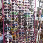 Flohmarkt Mauerpark - eine Auswahl an Sonnenbrillen