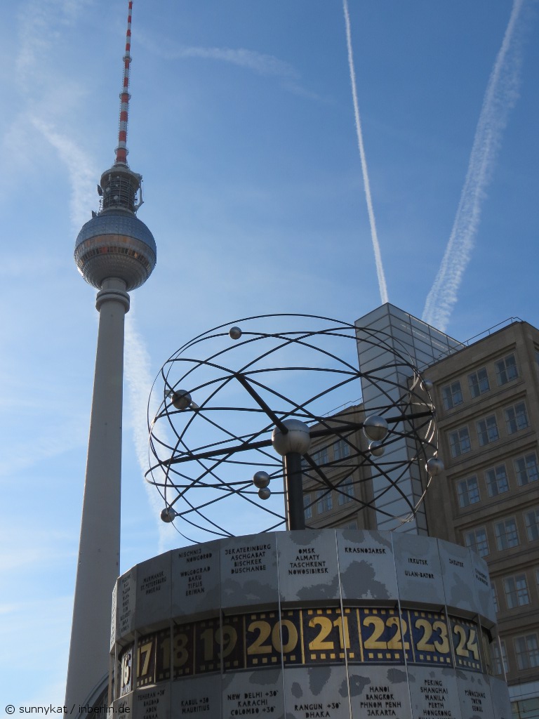Weltzeituhr am Alexanderplatz und Fernsehturm