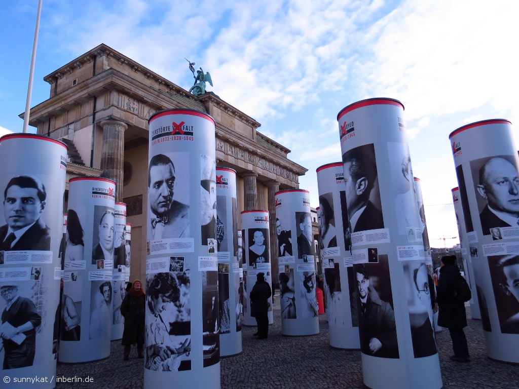 Ausstellung am Brandenburger Tor - Zerstörte Vielfalt in Berlin
