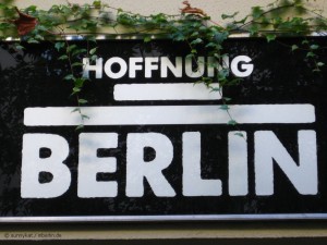 Gibt es Hoffnung für die Dienstleistungsbranche in Berlin? Fundstück in den Hackeschen Höfen