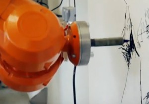 Long Distance Art - Der Roboter beim Malen