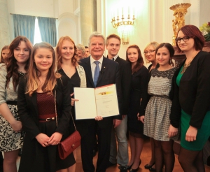 Bundespräsident Gauck mit Schülern (Foto: Michael Fahrig)