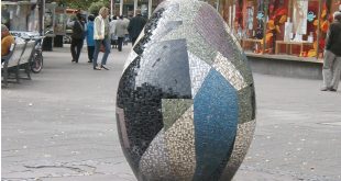 Mosaik-Vase am Kurfürstendamm