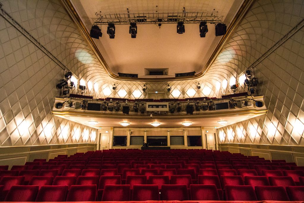 Maxim Gorki Theater_Saal_großes Haus (c) Nils Tammer