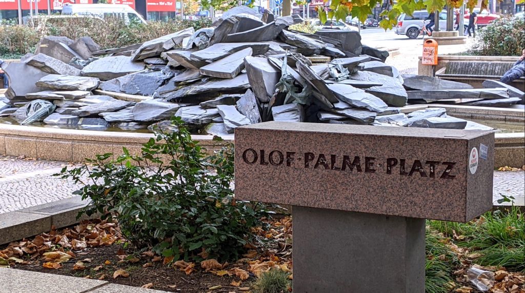 Olof Palme Platz - am Brunnen
