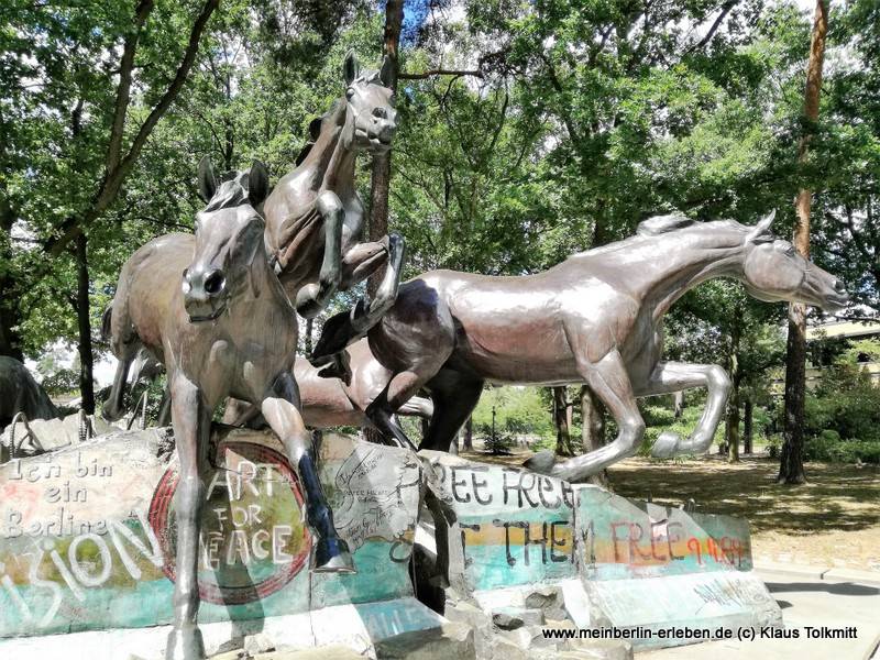 Pferde Memorial an der Clay-Allee