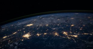 Symbolbild: Die Erde bei Nacht mit vielen Lichtquellen inkl. Stromverbrauch (Foto: unsplash.com)