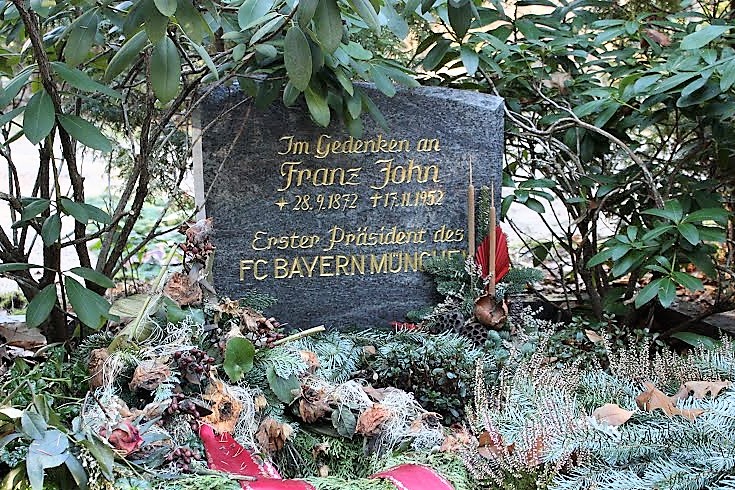 Das Grab von Franz John