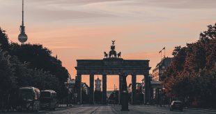 Sonnenuntergang Brandenburger Tor (Quelle: Nicst bei Pixabay)