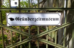 Gründerzeitmuseum Mahlsdorf - da lang