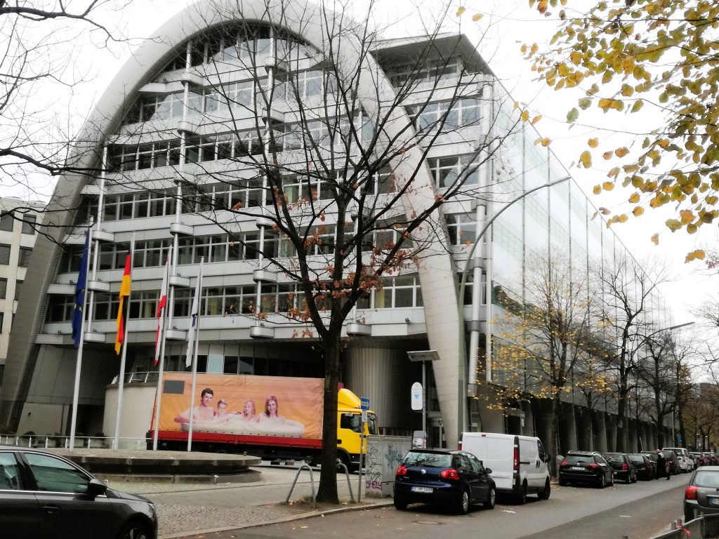 Ludwig-Erhard-Haus - Gürteltier