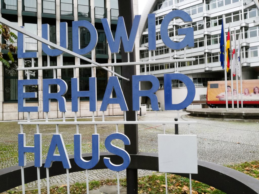 Ludwig-Erhard-Haus - Gürteltier
