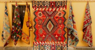 Bunte Teppiche (Foto: Foto von Nikita Pishchugin auf Unsplash)