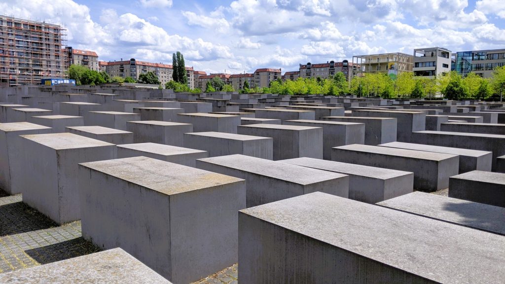 Die Ebertstraße verläuft heute am Holocaust Mahnmal entlang
