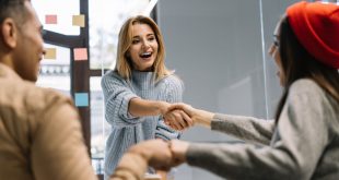 Freundlicher Umgang auf Arbeite (von Oleksii - stock.adobe.com)