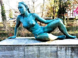 Westend: Skulptur am Kolbe-Museum